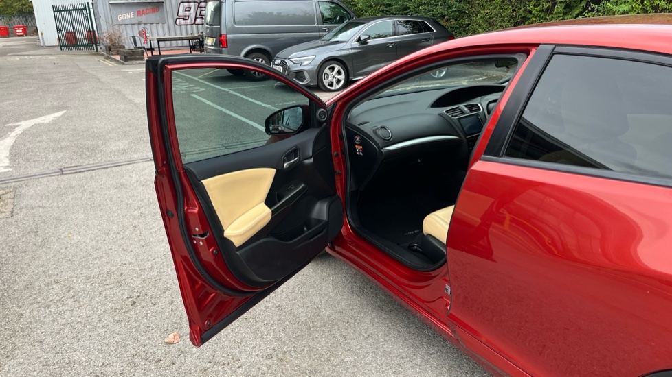 Honda Civic 1.8 i-VTEC SE Plus 5dr Auto [Nav] Petrol Hatchback - Image 38