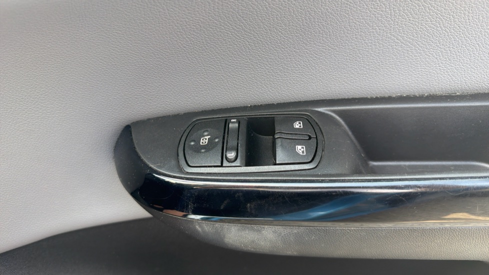 Vauxhall Corsa 1.4 SE 5dr Auto Petrol Hatchback - Image 49