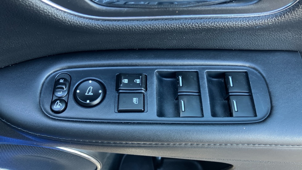 Honda HR-V 1.5 i-VTEC EX CVT 5dr Petrol Hatchback - Image 32
