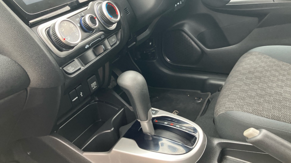 Honda Jazz 1.3 SE 5dr CVT Petrol Hatchback - Image 13