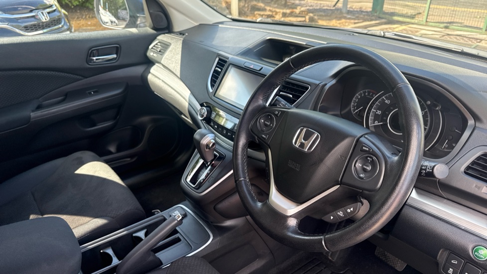 Honda CR-V 2.0 i-VTEC SE Plus 5dr Auto [Nav] Petrol Estate - Image 11