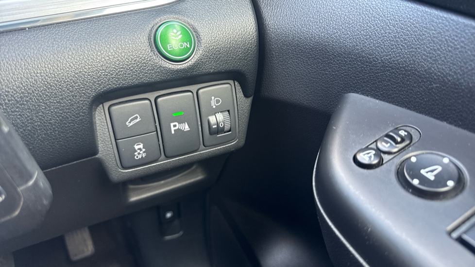 Honda CR-V 2.0 i-VTEC SE Plus 5dr Auto [Nav] Petrol Estate - Image 32