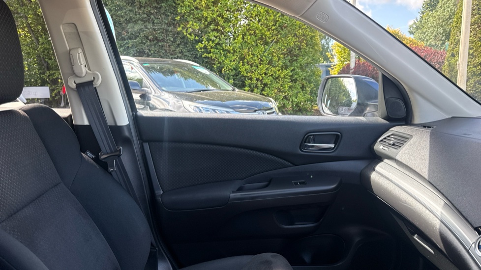 Honda CR-V 2.0 i-VTEC SE Plus 5dr Auto [Nav] Petrol Estate - Image 43