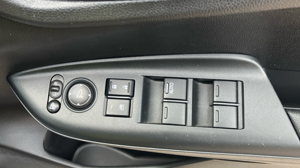 Honda Jazz 1.3 i-VTEC SE Navi 5dr Petrol Hatchback - Image 22
