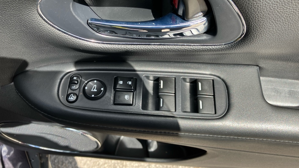 Honda HR-V 1.5 i-VTEC EX 5dr Petrol Hatchback - Image 21