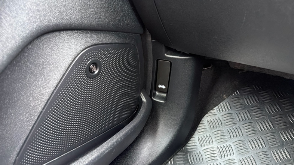 Ford Fiesta 1.0 EcoBoost 140 ST-Line X 3dr Petrol Hatchback - Image 37