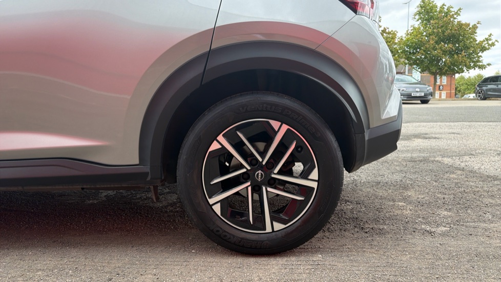 Nissan Juke 1.0 DiG-T N-Connecta 5dr Petrol Hatchback - Image 7