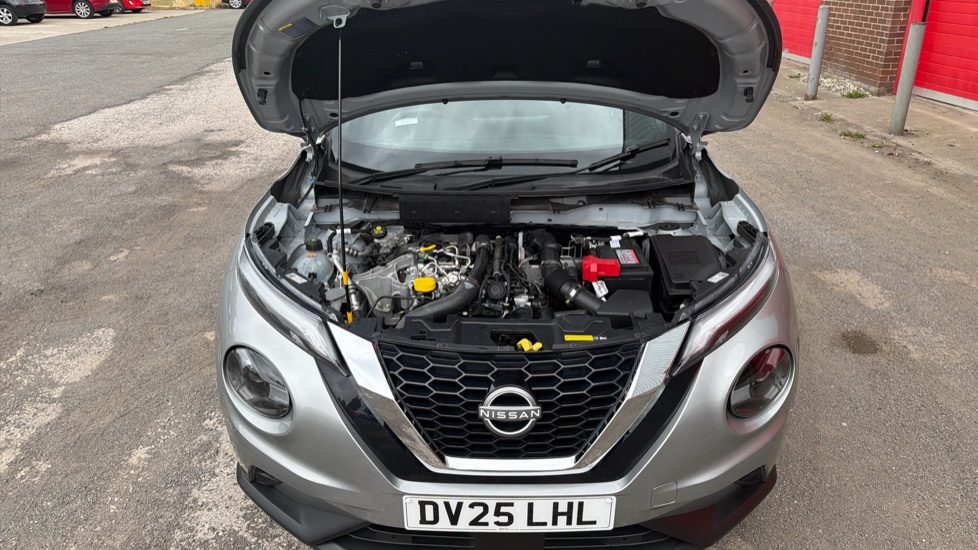 Nissan Juke 1.0 DiG-T N-Connecta 5dr Petrol Hatchback - Image 8