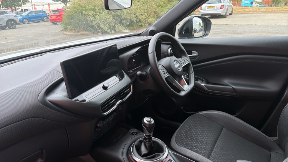 Nissan Juke 1.0 DiG-T N-Connecta 5dr Petrol Hatchback - Image 9