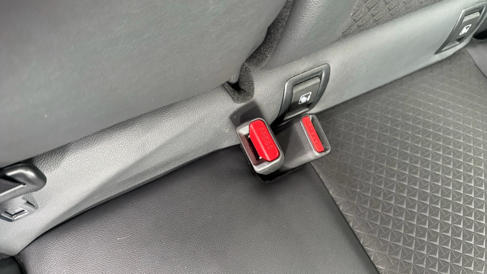 Nissan Juke 1.0 DiG-T N-Connecta 5dr Petrol Hatchback - Image 17