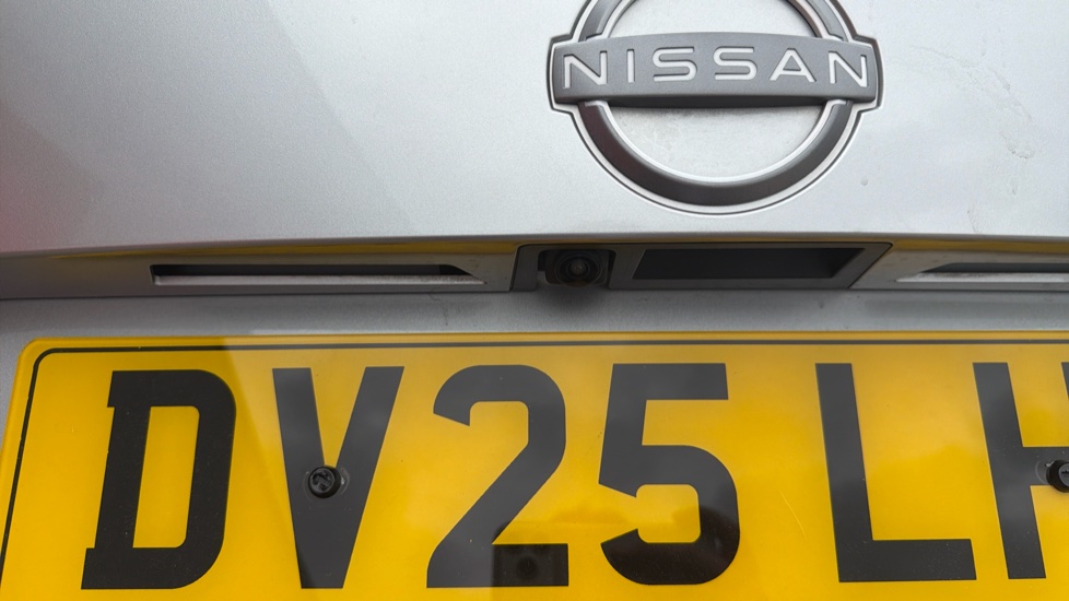 Nissan Juke 1.0 DiG-T N-Connecta 5dr Petrol Hatchback - Image 24