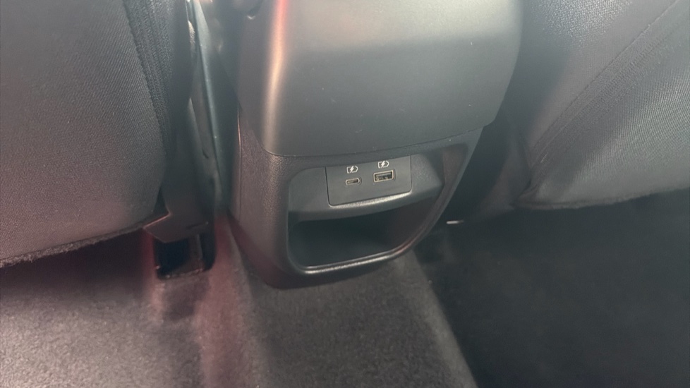 Nissan Juke 1.0 DiG-T N-Connecta 5dr Petrol Hatchback - Image 25