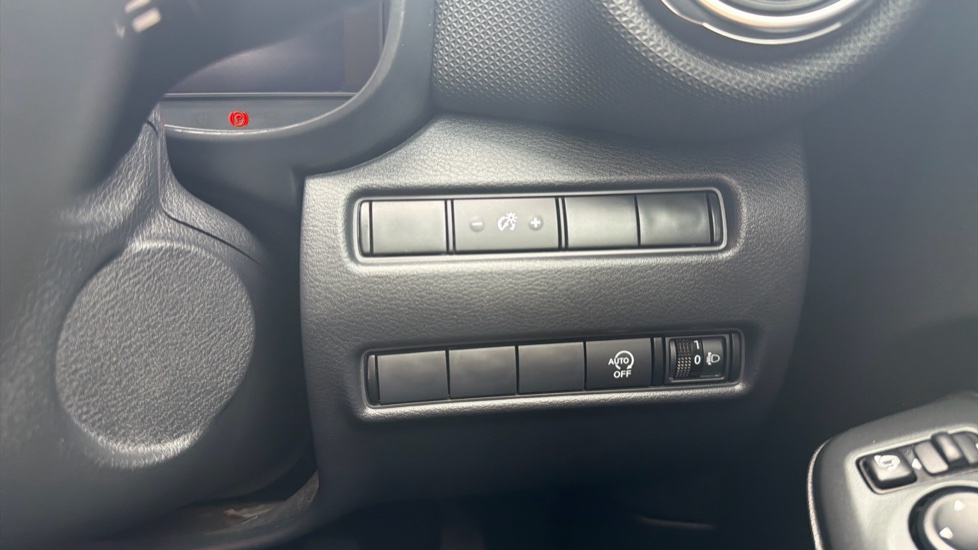 Nissan Juke 1.0 DiG-T N-Connecta 5dr Petrol Hatchback - Image 26