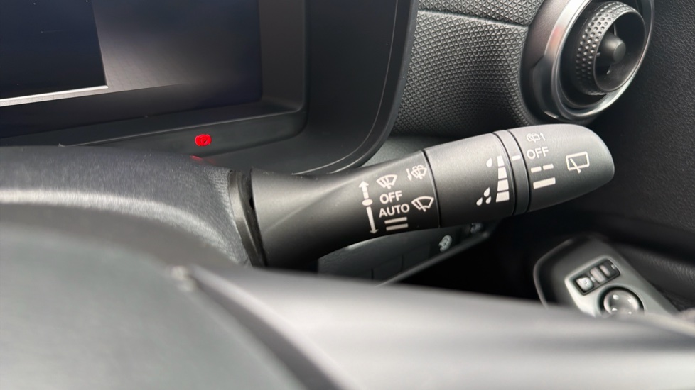 Nissan Juke 1.0 DiG-T N-Connecta 5dr Petrol Hatchback - Image 28