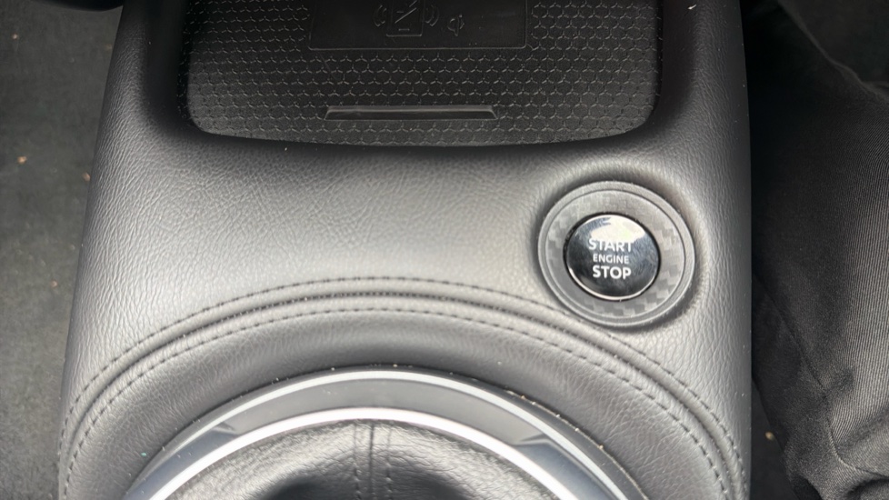 Nissan Juke 1.0 DiG-T N-Connecta 5dr Petrol Hatchback - Image 32
