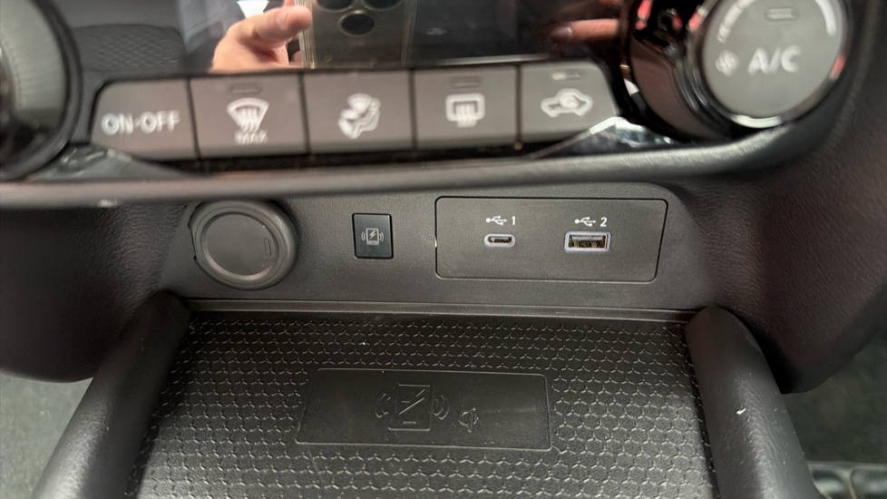 Nissan Juke 1.0 DiG-T N-Connecta 5dr Petrol Hatchback - Image 34