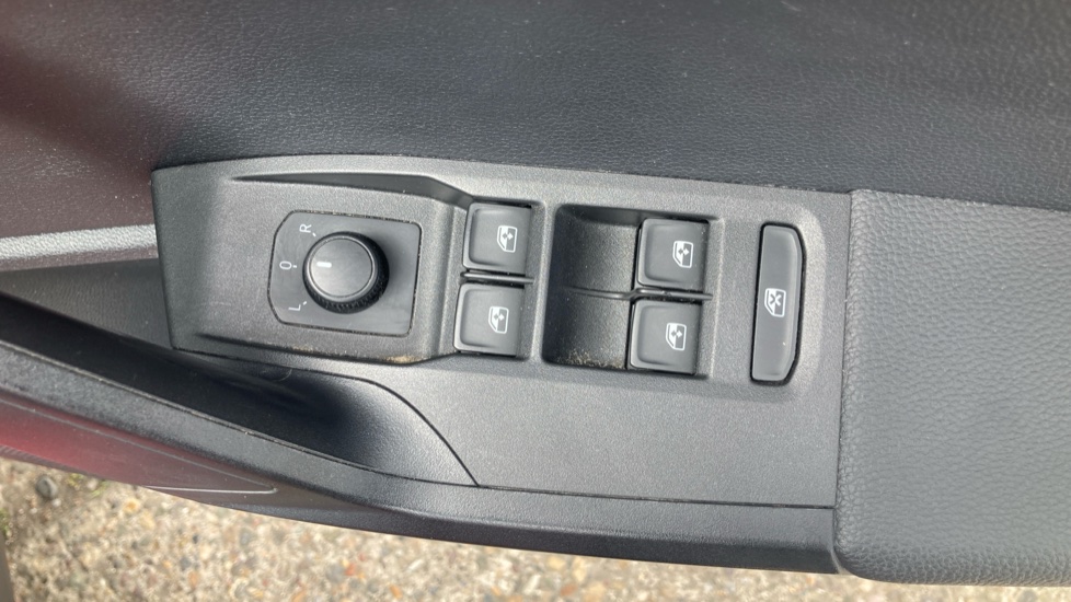 SEAT Arona 1.0 TSI SE Technology [EZ] 5dr Petrol Hatchback - Image 30