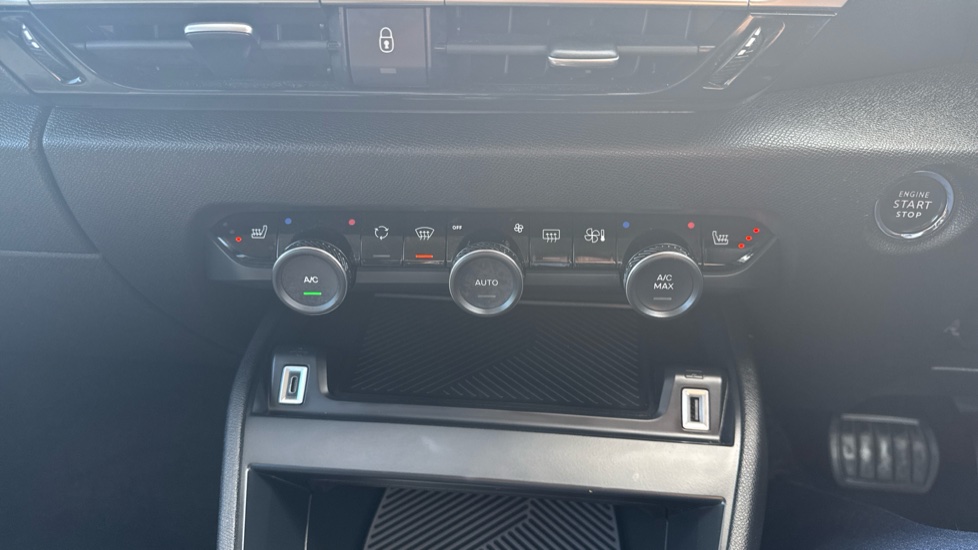 Citroen C4 1.2 PureTech [130] Max 5dr Auto Petrol Hatchback - Image 31