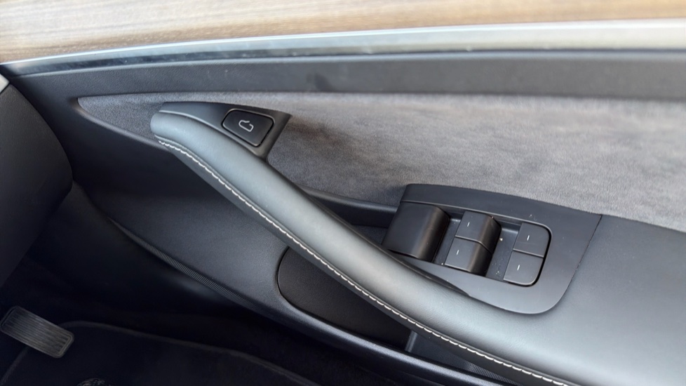 Tesla Model 3 Standard Plus 4dr Auto Electric Saloon - Image 33