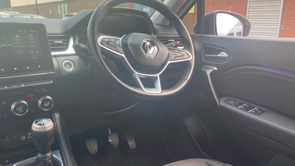 Renault Captur 1.0 TCE 90 Techno 5dr Petrol Hatchback - Image 9