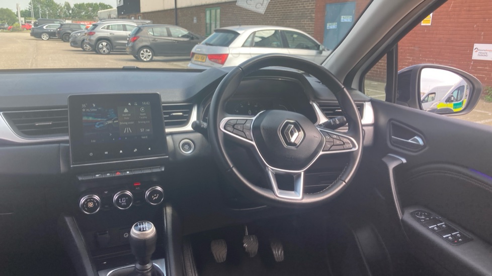 Renault Captur 1.0 TCE 90 Techno 5dr Petrol Hatchback - Image 10