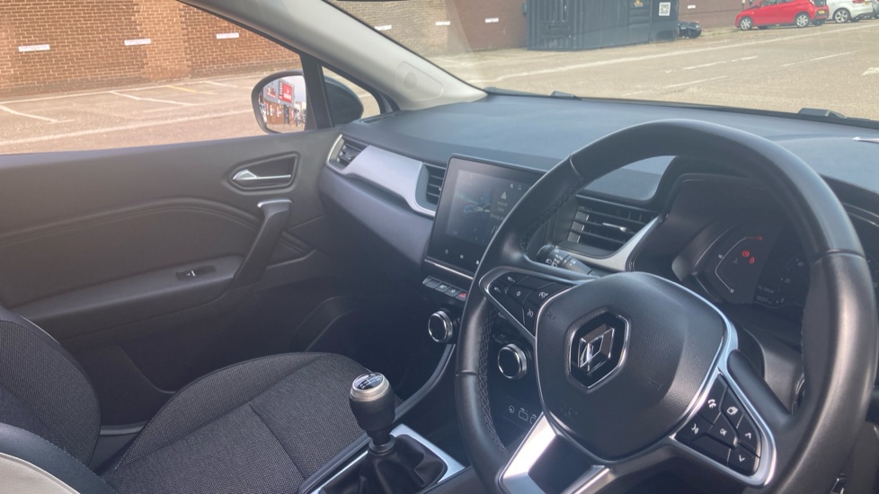 Renault Captur 1.0 TCE 90 Techno 5dr Petrol Hatchback - Image 22