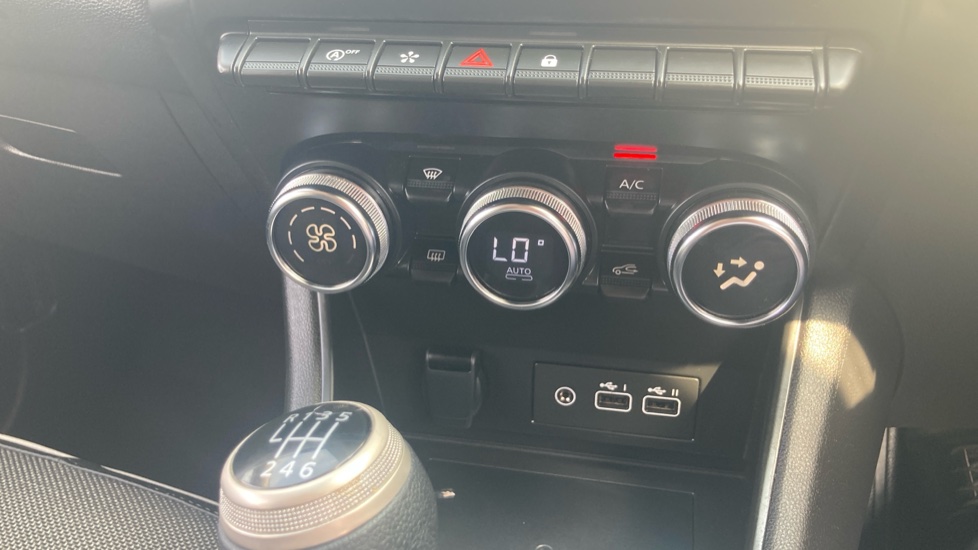 Renault Captur 1.0 TCE 90 Techno 5dr Petrol Hatchback - Image 30