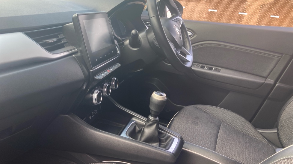 Renault Captur 1.0 TCE 90 Techno 5dr Petrol Hatchback - Image 36
