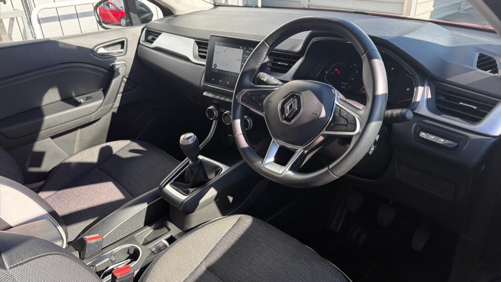 Renault Captur 1.0 TCE 90 Techno 5dr Petrol Hatchback - Image 11