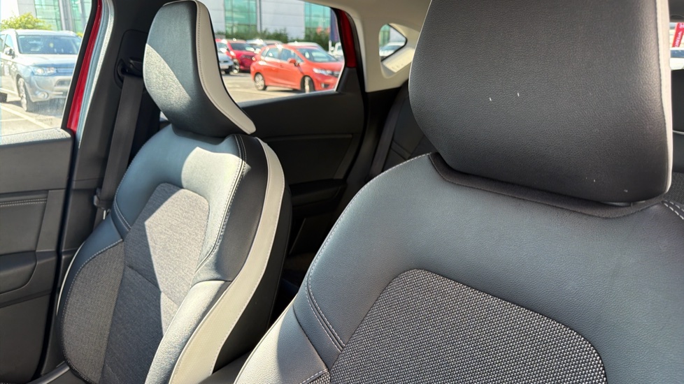 Renault Captur 1.0 TCE 90 Techno 5dr Petrol Hatchback - Image 15