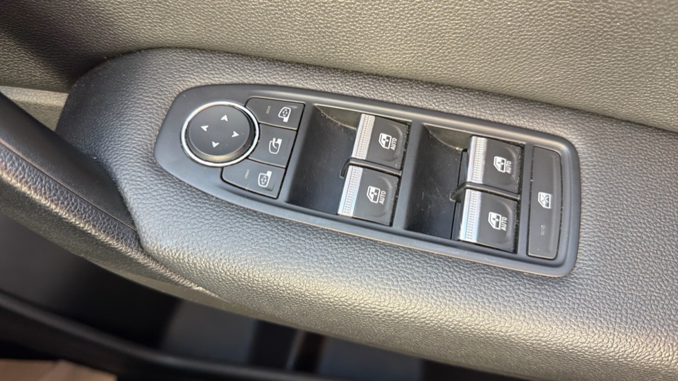Renault Captur 1.0 TCE 90 Techno 5dr Petrol Hatchback - Image 27