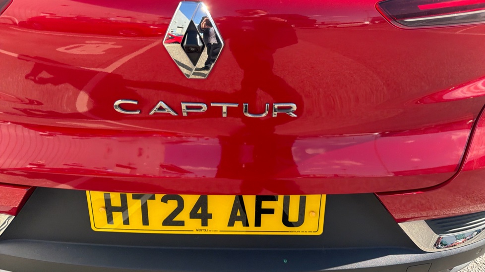 Renault Captur 1.0 TCE 90 Techno 5dr Petrol Hatchback - Image 32