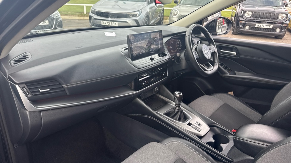 Nissan Qashqai 1.3 DiG-T MH N-Connecta 5dr Petrol Hatchback - Image 9