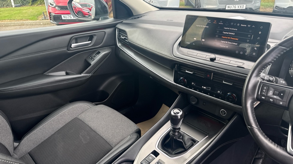 Nissan Qashqai 1.3 DiG-T MH N-Connecta 5dr Petrol Hatchback - Image 14