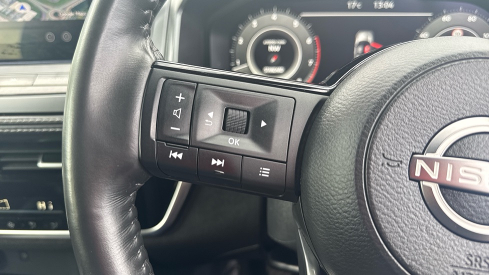 Nissan Qashqai 1.3 DiG-T MH N-Connecta 5dr Petrol Hatchback - Image 25