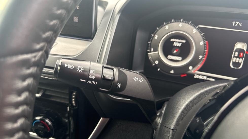 Nissan Qashqai 1.3 DiG-T MH N-Connecta 5dr Petrol Hatchback - Image 26