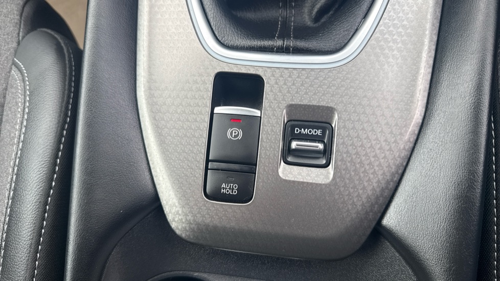 Nissan Qashqai 1.3 DiG-T MH N-Connecta 5dr Petrol Hatchback - Image 34