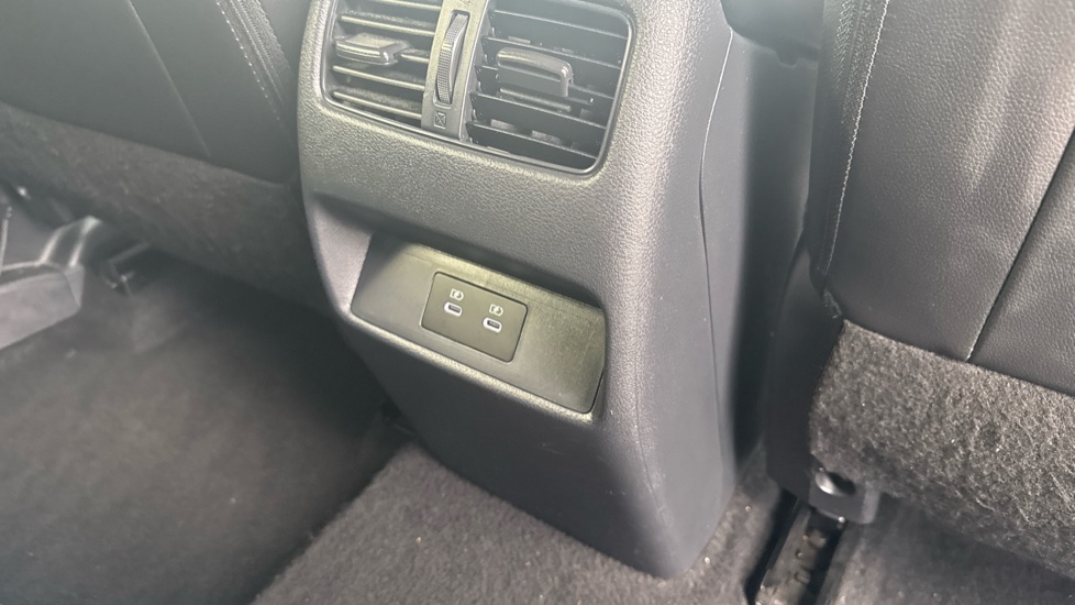 Nissan Qashqai 1.3 DiG-T MH N-Connecta 5dr Petrol Hatchback - Image 36