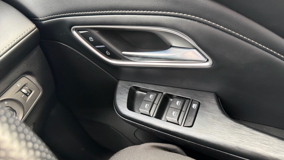 MG ZS 1.5 Hybrid+ Trophy 5dr Auto Hybrid Hatchback - Image 28