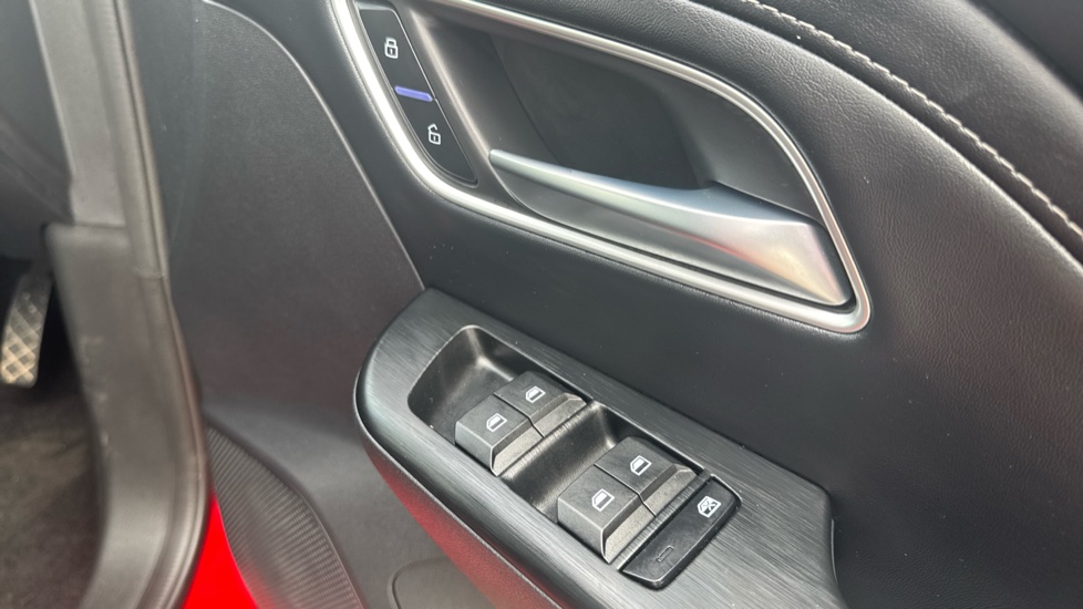 MG ZS 1.5 Hybrid+ Trophy 5dr Auto Hybrid Hatchback - Image 31