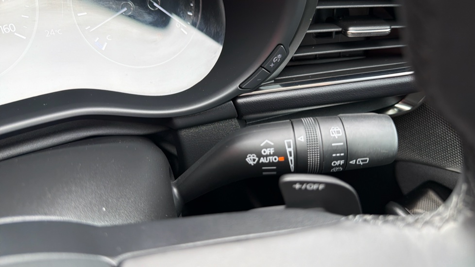 Mazda 3 2.5 e-Skyactiv G MHEV 140 Exclusive-Line 5dr Auto Petrol Hatchback - Image 32