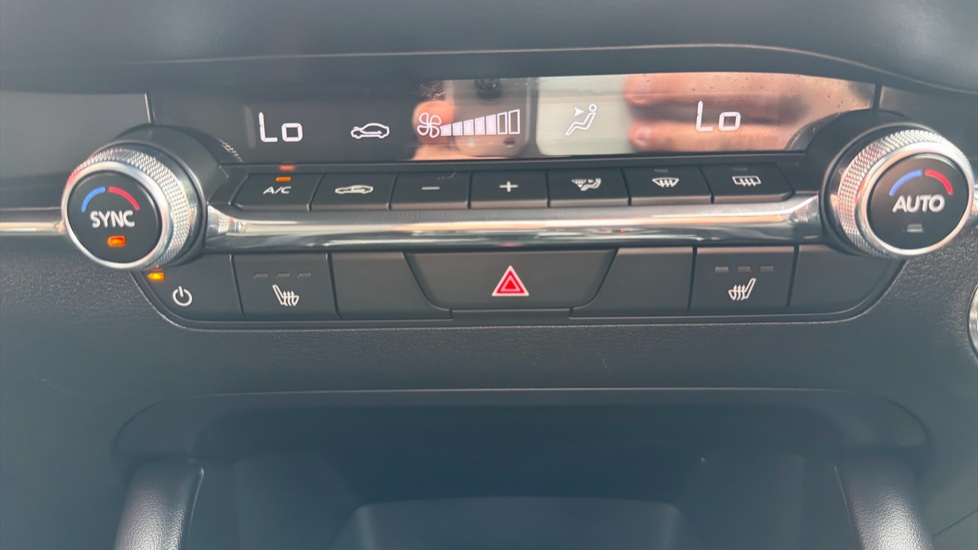Mazda 3 2.5 e-Skyactiv G MHEV 140 Exclusive-Line 5dr Auto Petrol Hatchback - Image 34