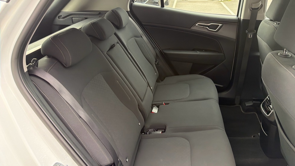Kia Sportage 1.6 CRDi ISG 2 5dr Diesel Estate - Image 16