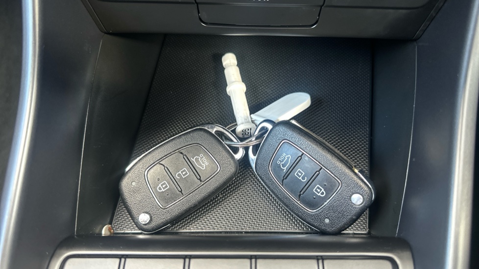 Hyundai i20 1.0T GDi 48V MHD SE Connect 5dr Petrol Hatchback - Image 20