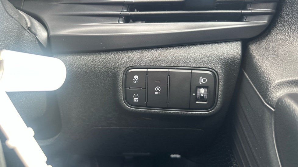 Hyundai i20 1.0T GDi 48V MHD SE Connect 5dr Petrol Hatchback - Image 32