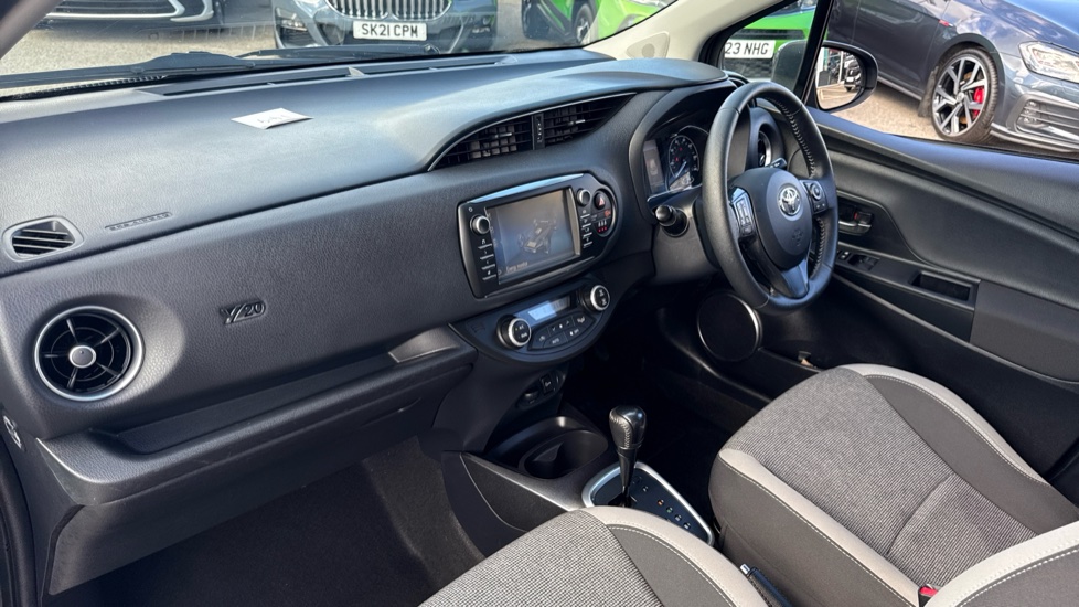 Toyota Yaris 1.5 Hybrid Y20 5dr CVT [Bi-tone] Hybrid Hatchback - Image 9