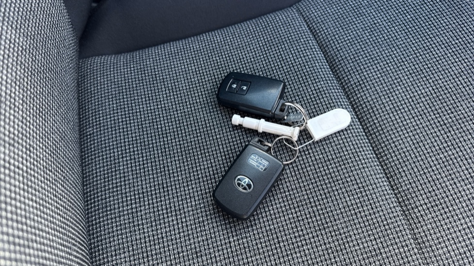 Toyota Yaris 1.5 Hybrid Y20 5dr CVT [Bi-tone] Hybrid Hatchback - Image 20