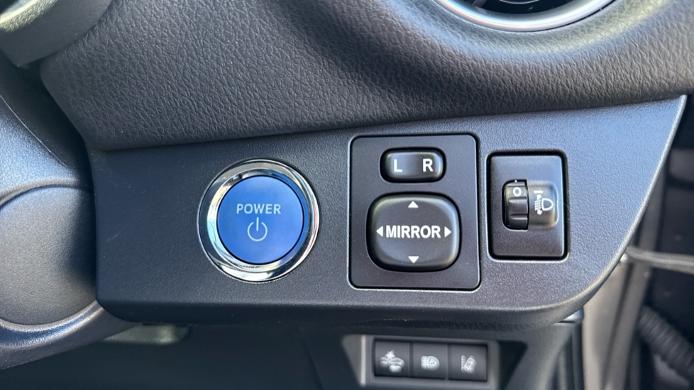 Toyota Yaris 1.5 Hybrid Y20 5dr CVT [Bi-tone] Hybrid Hatchback - Image 23
