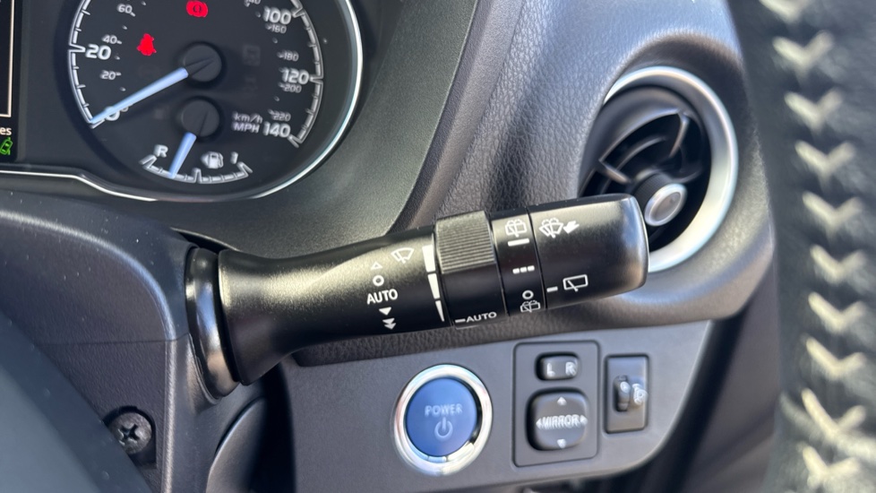 Toyota Yaris 1.5 Hybrid Y20 5dr CVT [Bi-tone] Hybrid Hatchback - Image 24