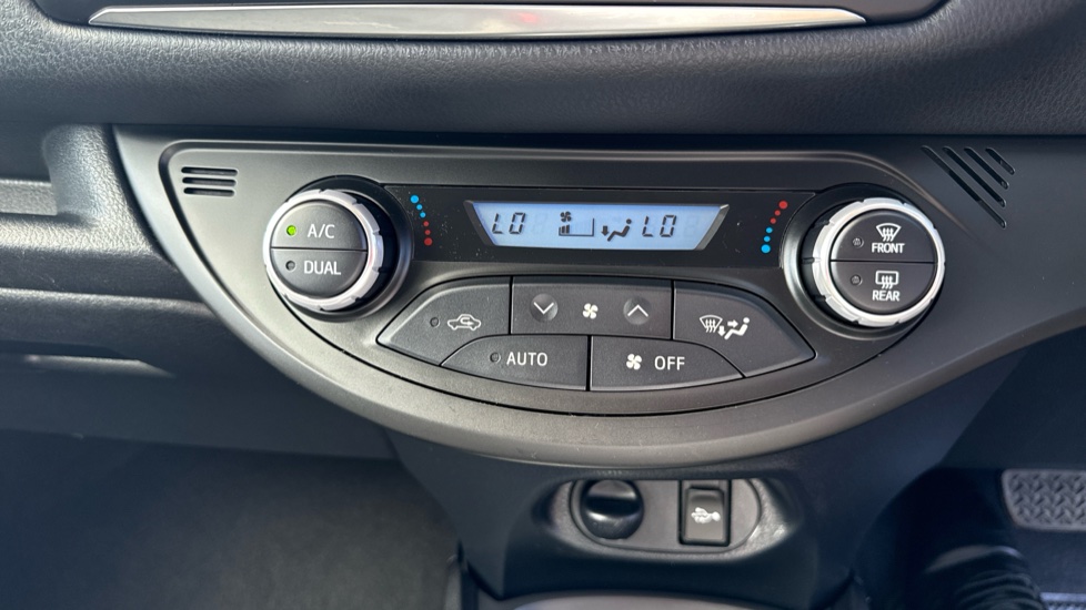 Toyota Yaris 1.5 Hybrid Y20 5dr CVT [Bi-tone] Hybrid Hatchback - Image 29